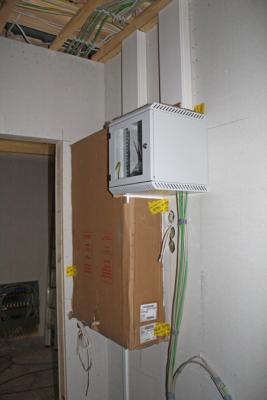 02.11.: Unterverteilung und Patchschrank im Hauswirtschaftsraum 02.11.: Unterverteilung und Patchschrank im Hauswirtschaftsraum